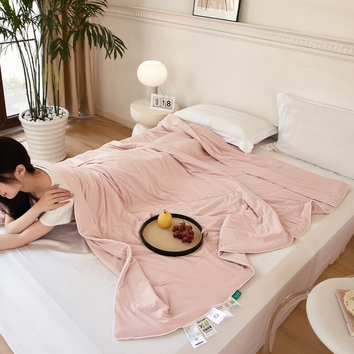 91家纺网 家纺一手货源 找家纺 库里梦家纺 2026新款A类母婴级冰肤凉感夏被锦氨双面凉皮皮夏凉被 凉皮皮-粉