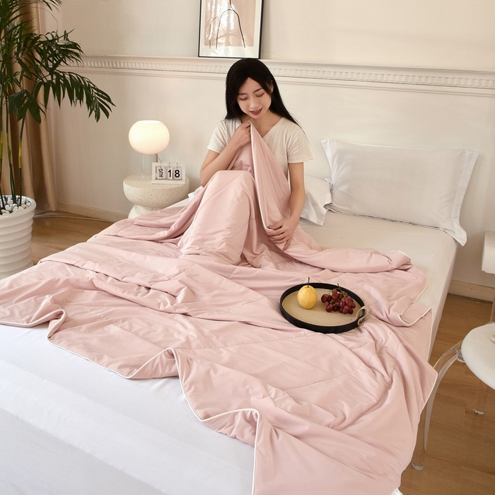 91家纺网 家纺一手货源 找家纺 库里梦家纺 2026新款A类母婴级冰肤凉感夏被锦氨双面凉皮皮夏凉被 凉皮皮-粉