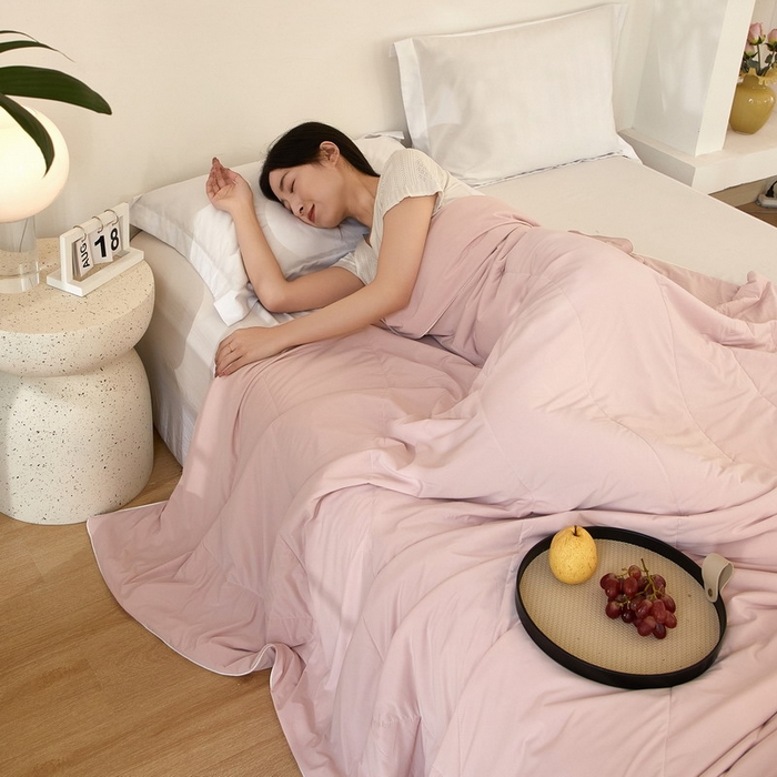 91家纺网 家纺一手货源 找家纺 库里梦家纺 2026新款A类母婴级冰肤凉感夏被锦氨双面凉皮皮夏凉被 凉皮皮-粉