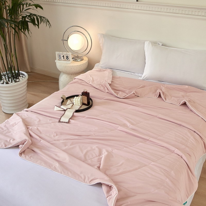 91家纺网 家纺一手货源 找家纺 库里梦家纺 2026新款A类母婴级冰肤凉感夏被锦氨双面凉皮皮夏凉被 凉皮皮-粉