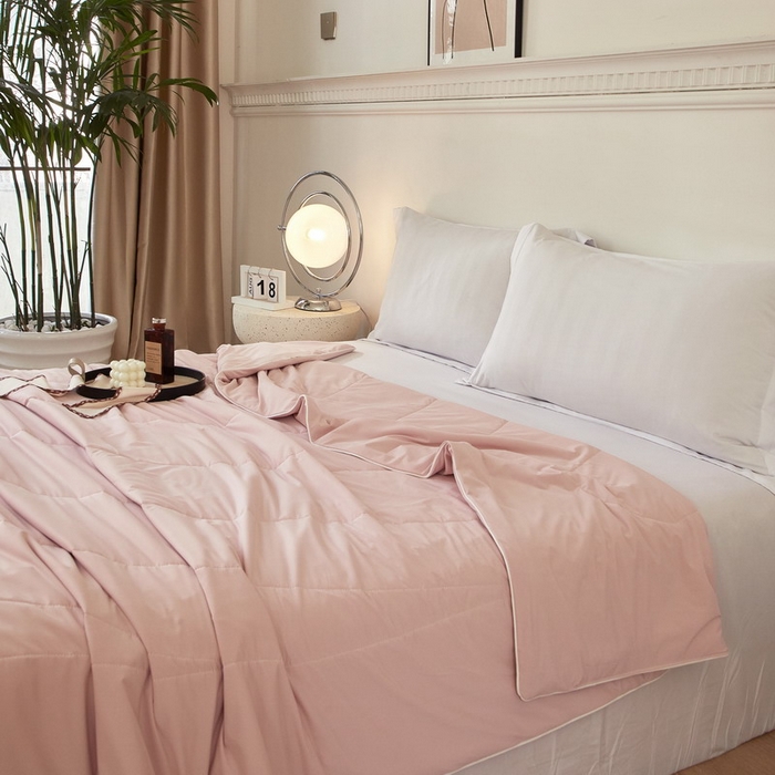 91家纺网 家纺一手货源 找家纺 库里梦家纺 2026新款A类母婴级冰肤凉感夏被锦氨双面凉皮皮夏凉被 凉皮皮-粉