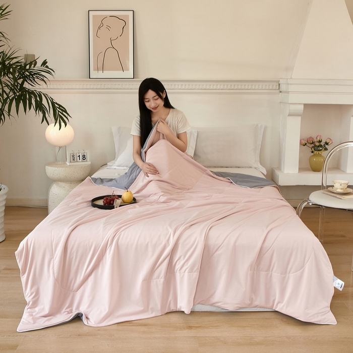 91家纺网 家纺一手货源 找家纺 库里梦家纺 2026新款A类母婴级冰肤凉感夏被锦氨双面凉皮皮夏凉被 凉皮皮-粉灰