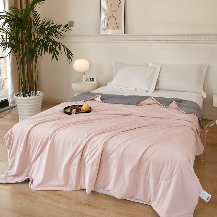 91家纺网 家纺一手货源 找家纺 库里梦家纺 2026新款A类母婴级冰肤凉感夏被锦氨双面凉皮皮夏凉被 凉皮皮-粉灰