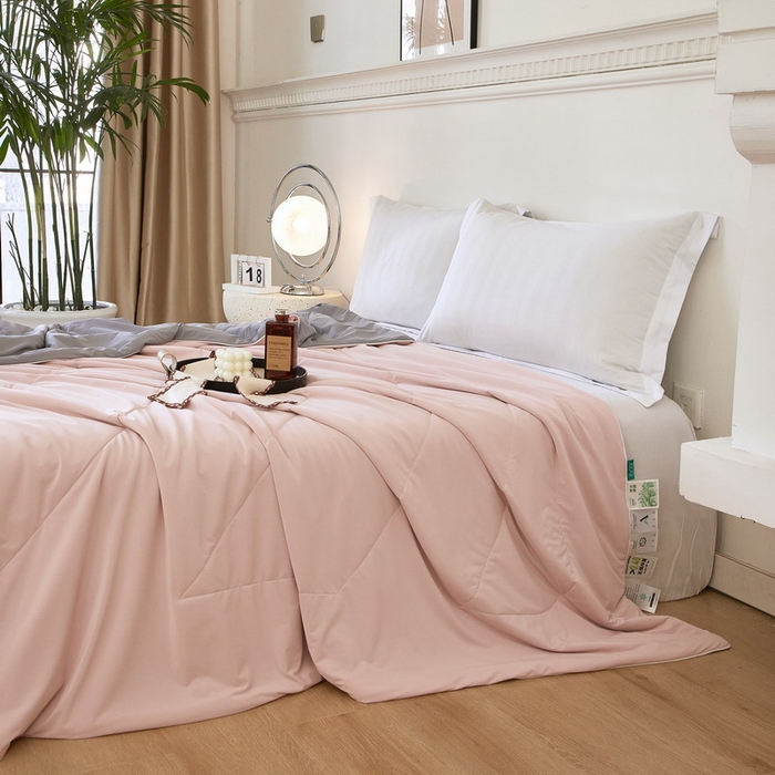 91家纺网 家纺一手货源 找家纺 库里梦家纺 2026新款A类母婴级冰肤凉感夏被锦氨双面凉皮皮夏凉被 凉皮皮-粉灰