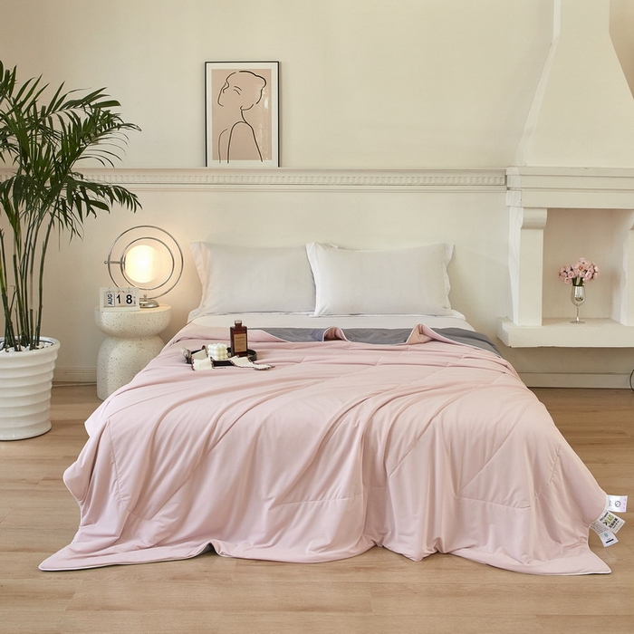 91家纺网 家纺一手货源 找家纺 库里梦家纺 2026新款A类母婴级冰肤凉感夏被锦氨双面凉皮皮夏凉被 凉皮皮-粉灰