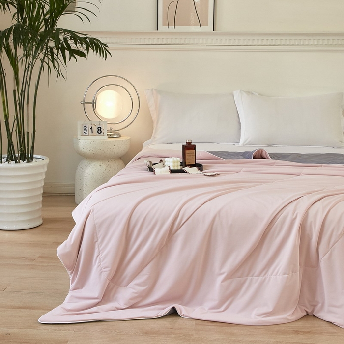 91家纺网 家纺一手货源 找家纺 库里梦家纺 2026新款A类母婴级冰肤凉感夏被锦氨双面凉皮皮夏凉被 凉皮皮-粉灰