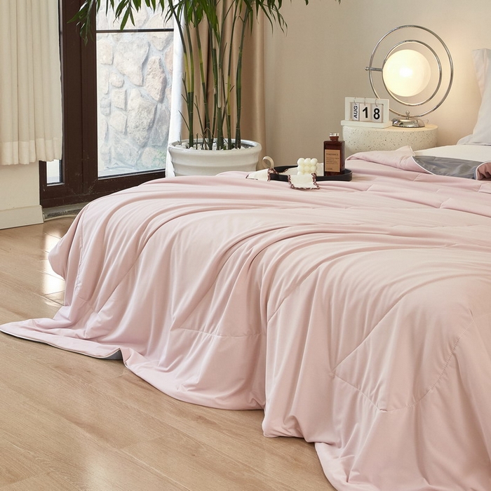 91家纺网 家纺一手货源 找家纺 库里梦家纺 2026新款A类母婴级冰肤凉感夏被锦氨双面凉皮皮夏凉被 凉皮皮-粉灰