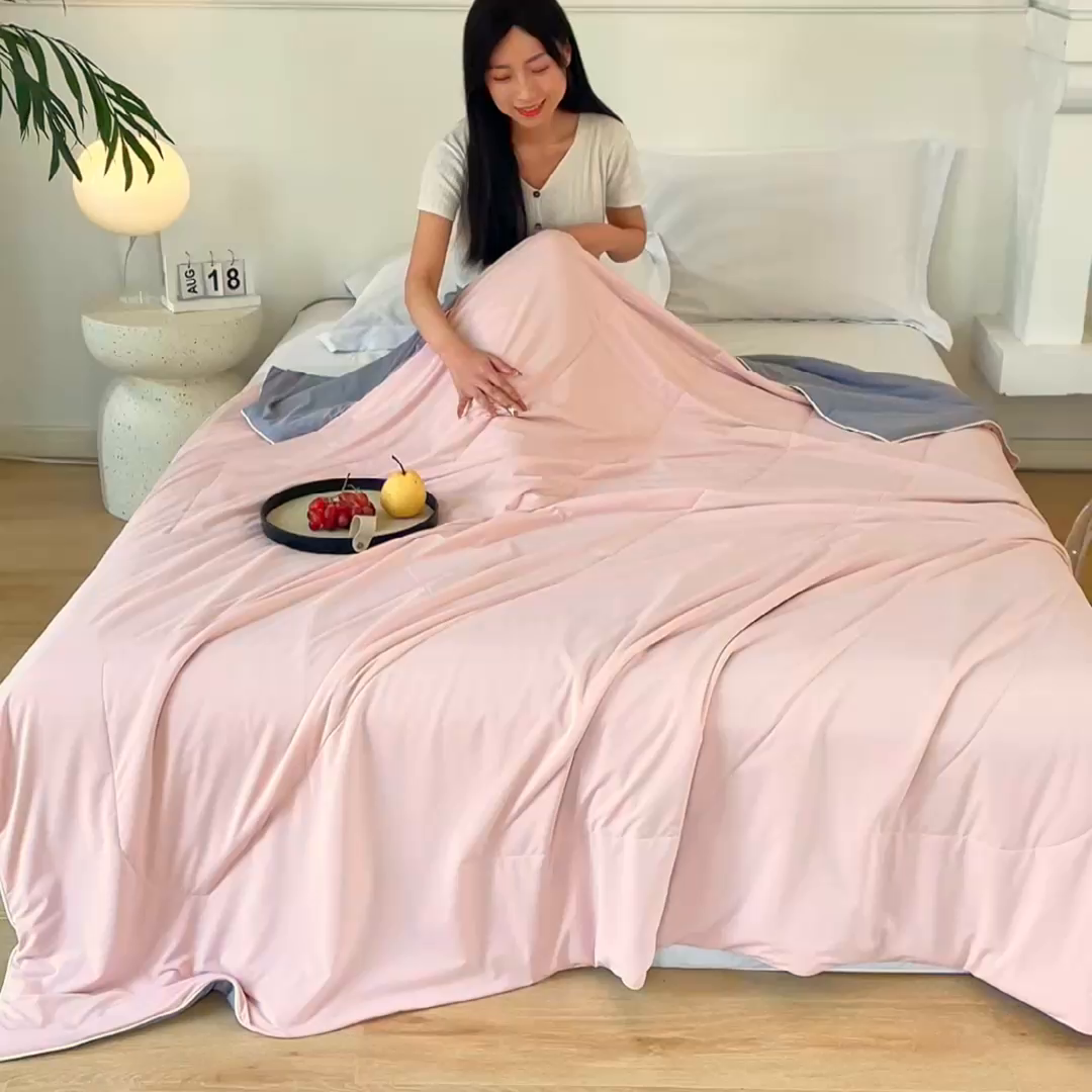 91家纺网 家纺一手货源 找家纺 库里梦家纺 2026新款A类母婴级冰肤凉感夏被锦氨双面凉皮皮夏凉被 凉皮皮-粉灰