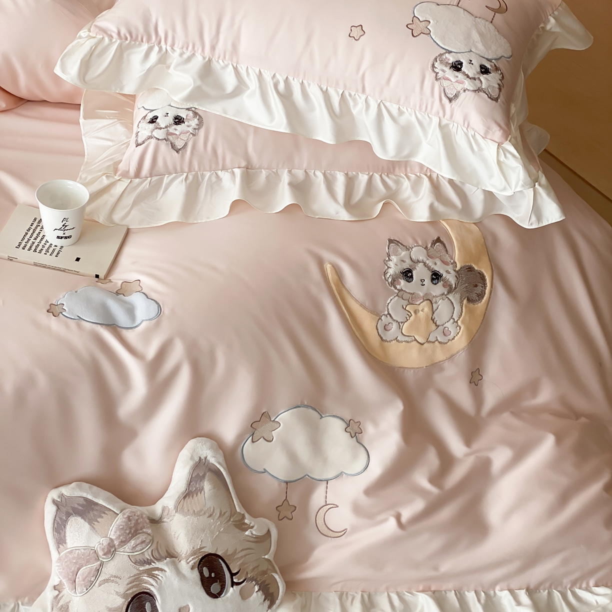 91家纺网 家纺一手货源 找家纺 （总）莎臣豹 2026新款100支新疆长绒棉四件套-甜梦小喵