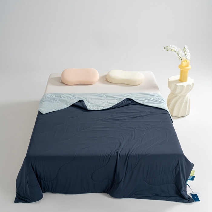 91家纺网 家纺一手货源 找家纺 CINNY馨宜 2026新款A类180g高克重锦氨凉感 冷布丁凉感防蚊即刻凉感夏被 深睡蓝