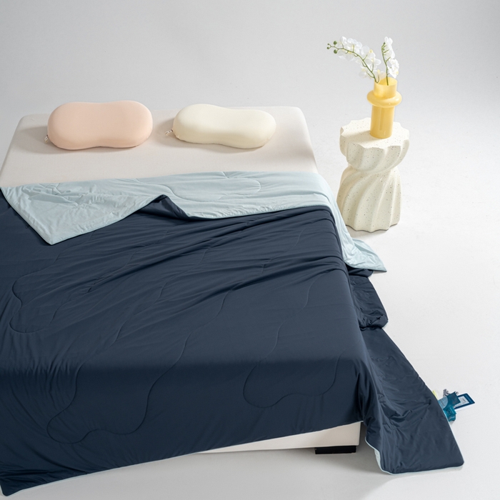 91家纺网 家纺一手货源 找家纺 CINNY馨宜 2026新款A类180g高克重锦氨凉感 冷布丁凉感防蚊即刻凉感夏被 深睡蓝