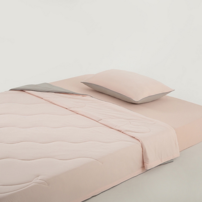 91家纺网 家纺一手货源 找家纺 CINNY馨宜 2026新款A类锦氨凉感冷布丁防蚊双面睡感夏被 草莓粉