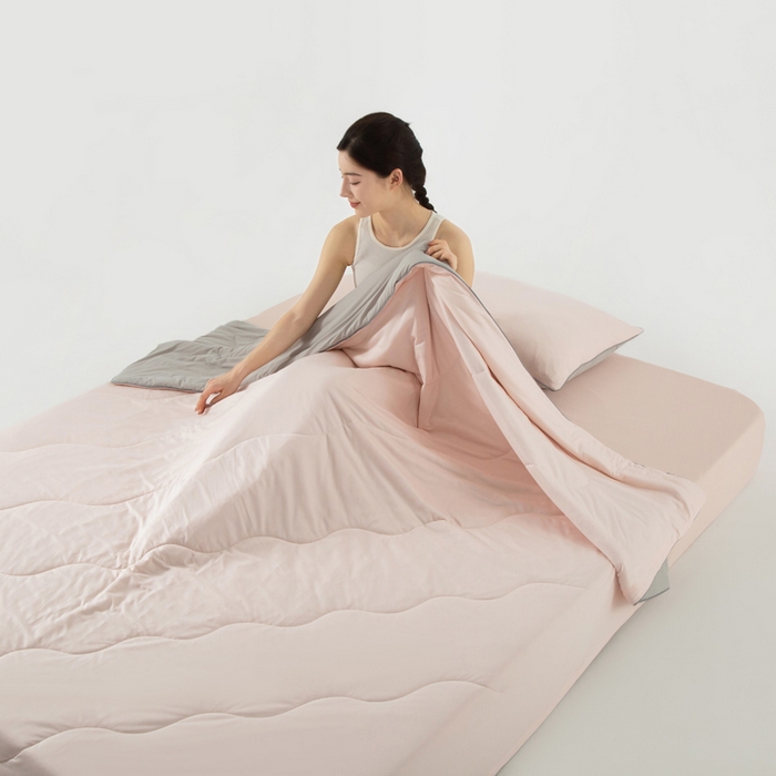 91家纺网 家纺一手货源 找家纺 CINNY馨宜 2026新款A类锦氨凉感冷布丁防蚊双面睡感夏被 草莓粉