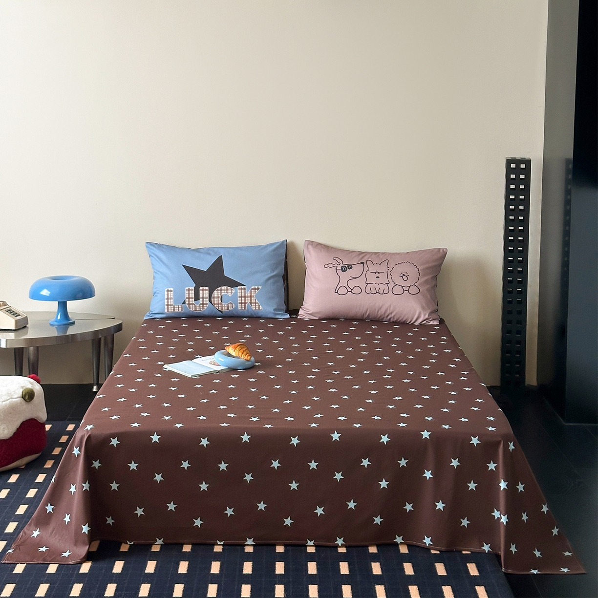 91家纺网 家纺一手货源 找家纺 桃子家居 2026新款A类全棉纯棉水洗简约混搭数码印花条纹星纹复古治愈卡通单品床单床笠系列 水洗棉单品床单-棕星汪星人