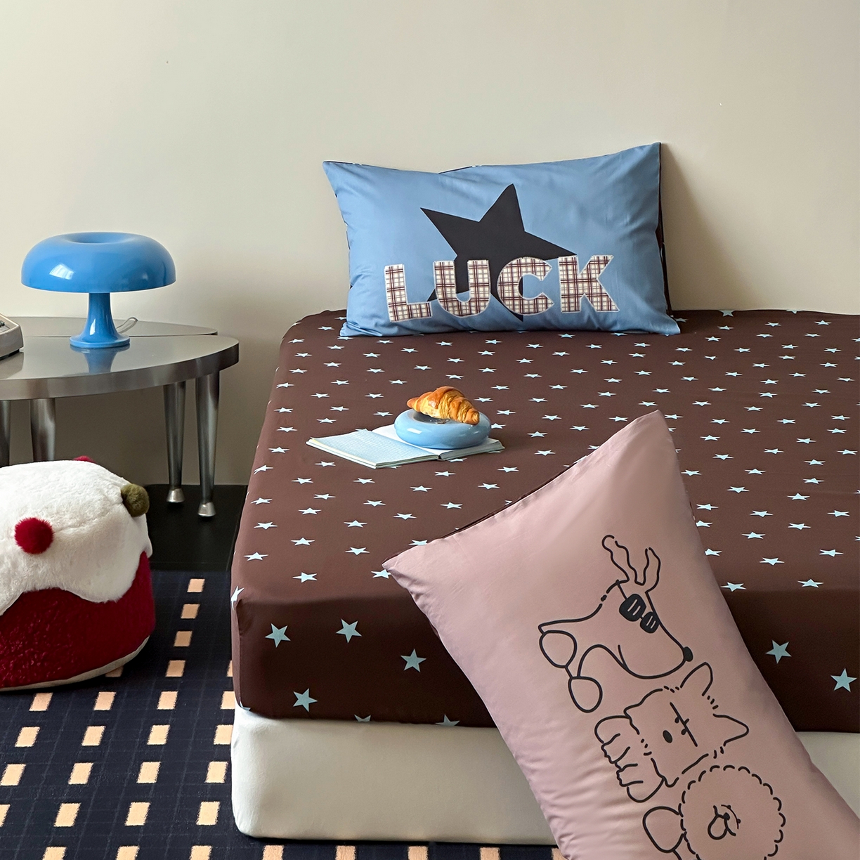 91家纺网 家纺一手货源 找家纺 桃子家居 2026新款A类全棉纯棉水洗简约混搭数码印花条纹星纹复古治愈卡通单品床单床笠系列 水洗棉单品床笠-棕星汪星人