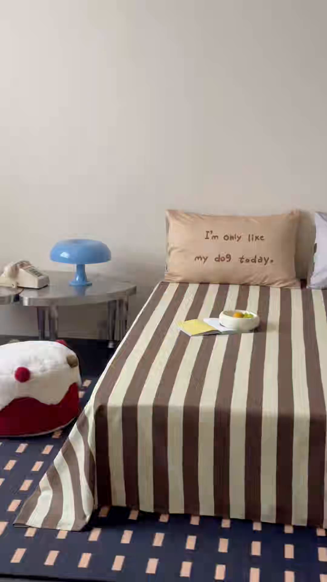 91家纺网 家纺一手货源 找家纺 桃子家居 2026新款A类全棉纯棉水洗简约混搭数码印花条纹星纹复古治愈卡通单品床单床笠系列 水洗棉单品床单-奶棕安睡狗