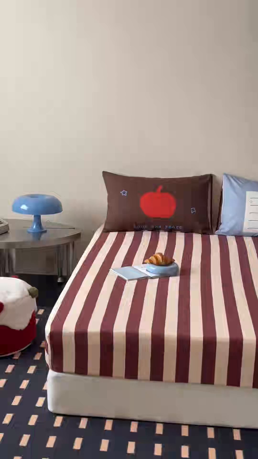91家纺网 家纺一手货源 找家纺 桃子家居 2026新款A类全棉纯棉水洗简约混搭数码印花条纹星纹复古治愈卡通单品床单床笠系列 水洗棉单品床笠-布朗苹果屋