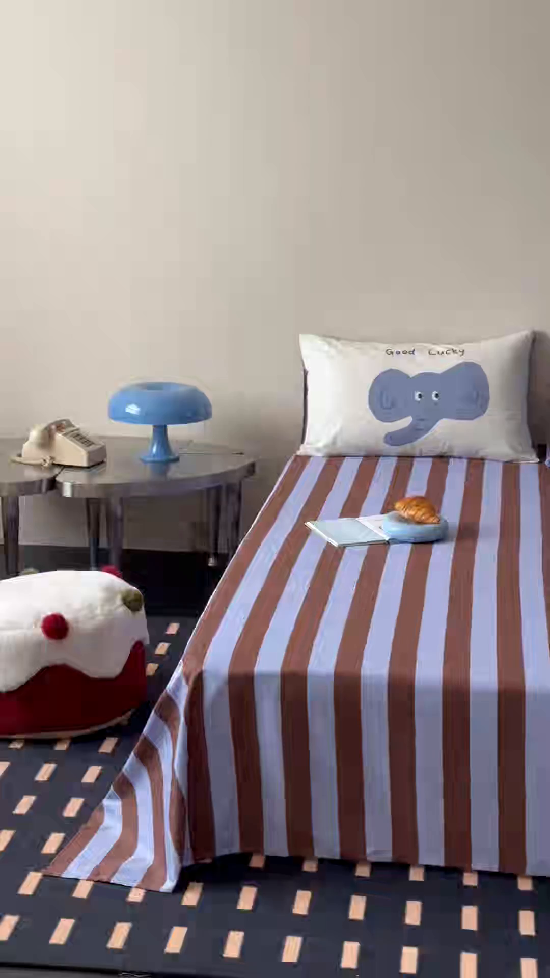 91家纺网 家纺一手货源 找家纺 桃子家居 2026新款A类全棉纯棉水洗简约混搭数码印花条纹星纹复古治愈卡通单品床单床笠系列 水洗棉单品床单-蓝棕小甜象