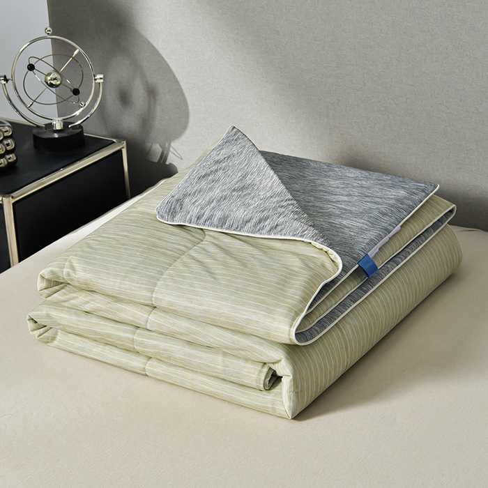 91家纺网 家纺一手货源 找家纺 库里梦家纺 2026新款凉感条纹针织冰淇淋空调被夏被夏凉被 奶绿