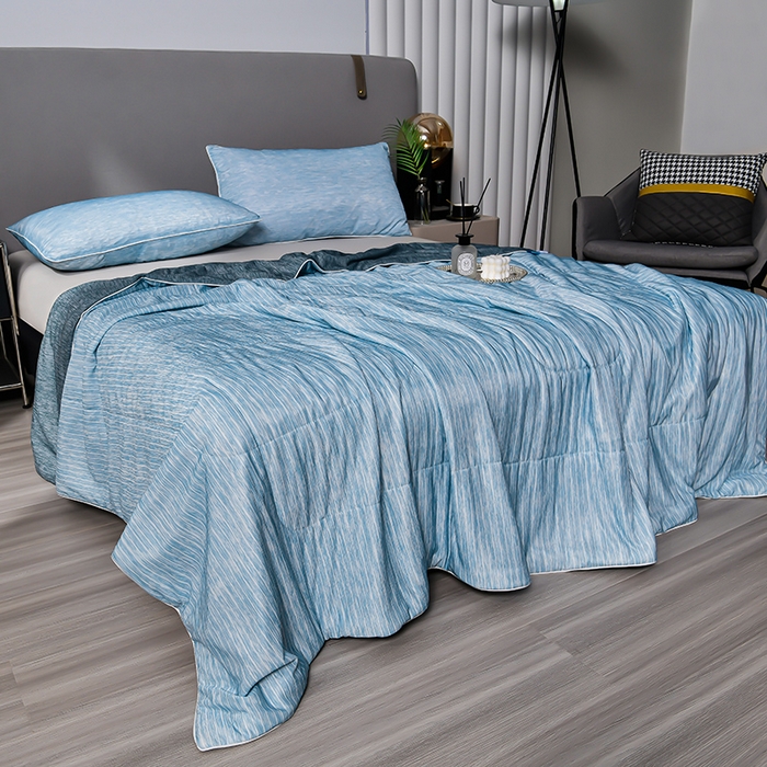 91家纺网 家纺一手货源 找家纺 库里梦家纺 2026新款凉感条纹针织冰淇淋空调被夏被夏凉被 冰蓝