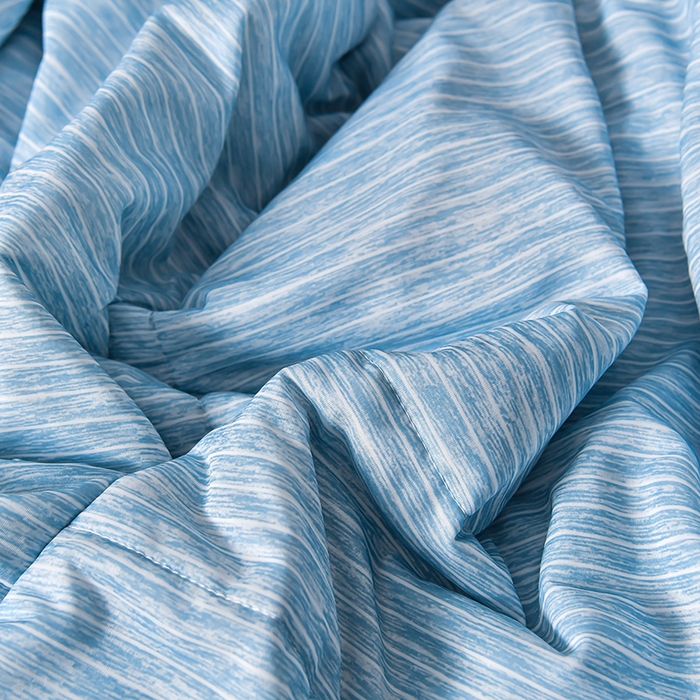 91家纺网 家纺一手货源 找家纺 库里梦家纺 2026新款凉感条纹针织冰淇淋空调被夏被夏凉被 冰蓝