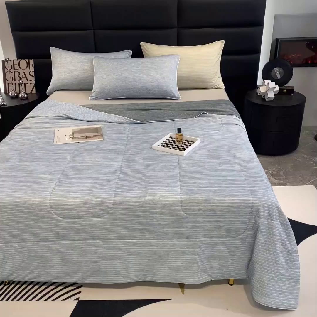 91家纺网 家纺一手货源 找家纺 库里梦家纺 2026新款凉感条纹针织冰淇淋空调被夏被夏凉被 冰蓝