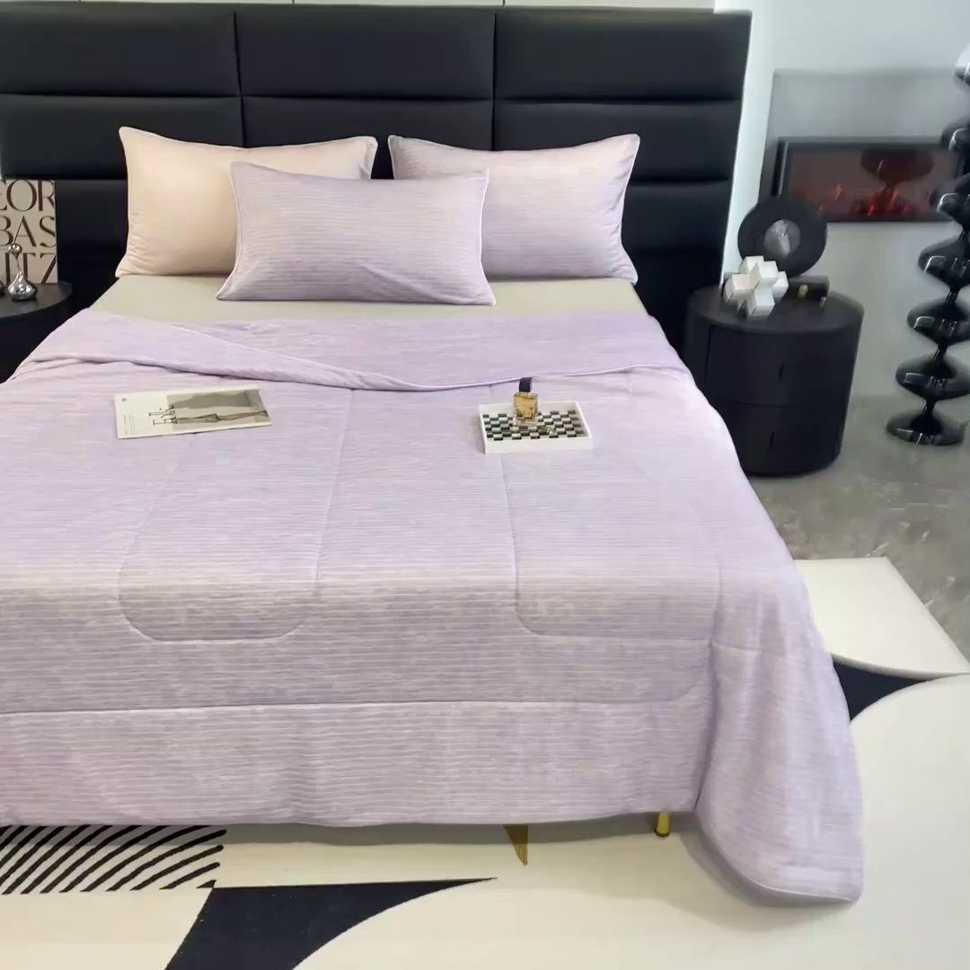 91家纺网 家纺一手货源 找家纺 库里梦家纺 2026新款凉感条纹针织冰淇淋空调被夏被夏凉被 魅紫