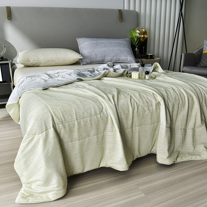 91家纺网 家纺一手货源 找家纺 库里梦家纺 2026新款凉感条纹针织冰淇淋空调被夏被夏凉被 奶绿