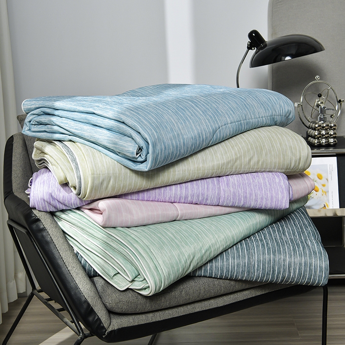 91家纺网 家纺一手货源 找家纺 库里梦家纺 2026新款凉感条纹针织冰淇淋空调被夏被夏凉被 奶绿