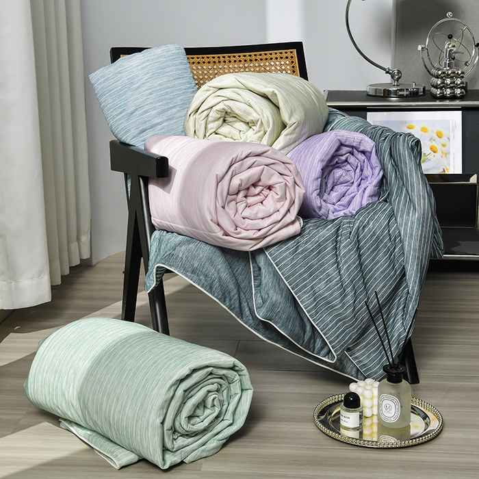 91家纺网 家纺一手货源 找家纺 库里梦家纺 2026新款凉感条纹针织冰淇淋空调被夏被夏凉被 奶绿