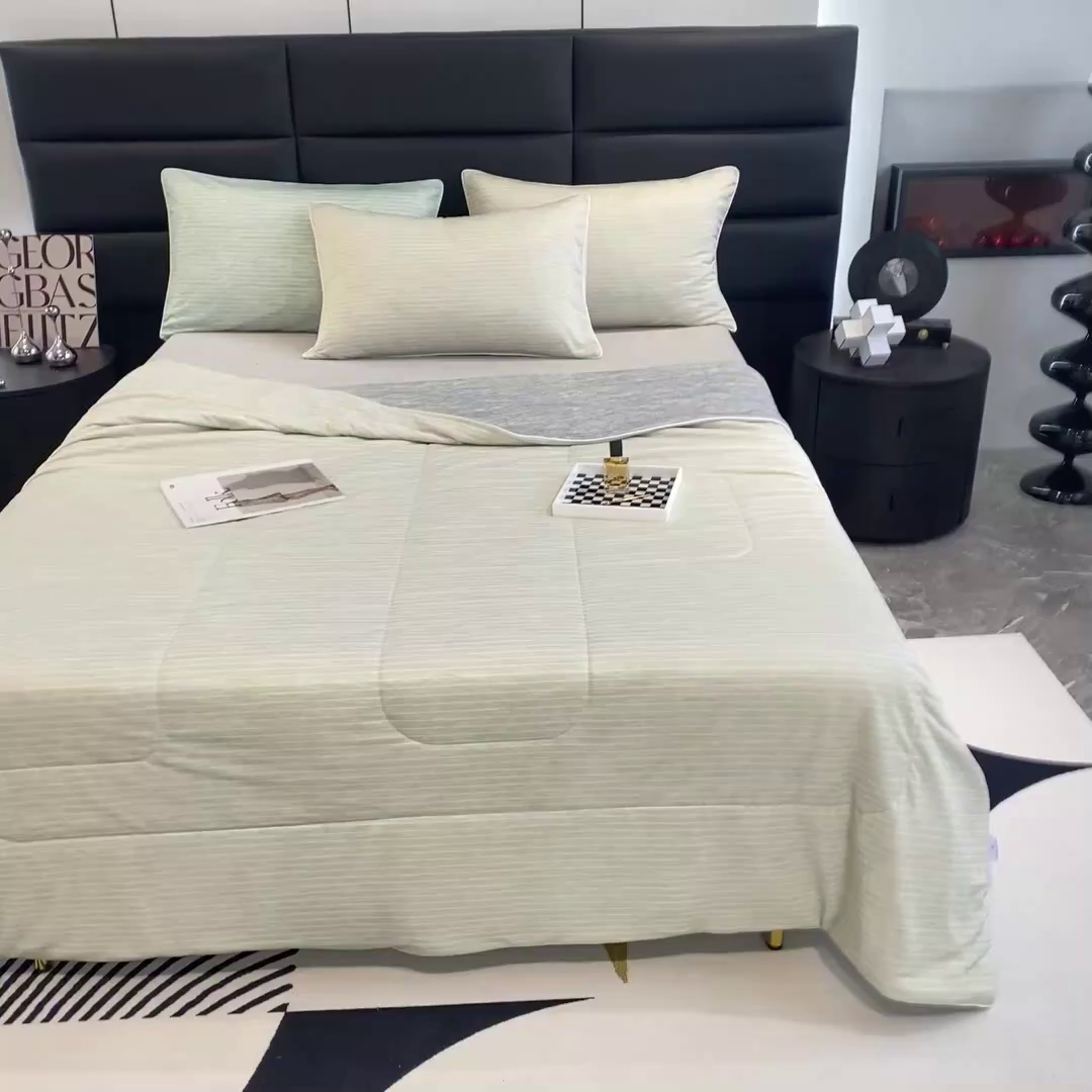 91家纺网 家纺一手货源 找家纺 库里梦家纺 2026新款凉感条纹针织冰淇淋空调被夏被夏凉被 奶绿