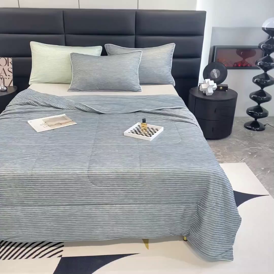 91家纺网 家纺一手货源 找家纺 库里梦家纺 2026新款凉感条纹针织冰淇淋空调被夏被夏凉被 深灰