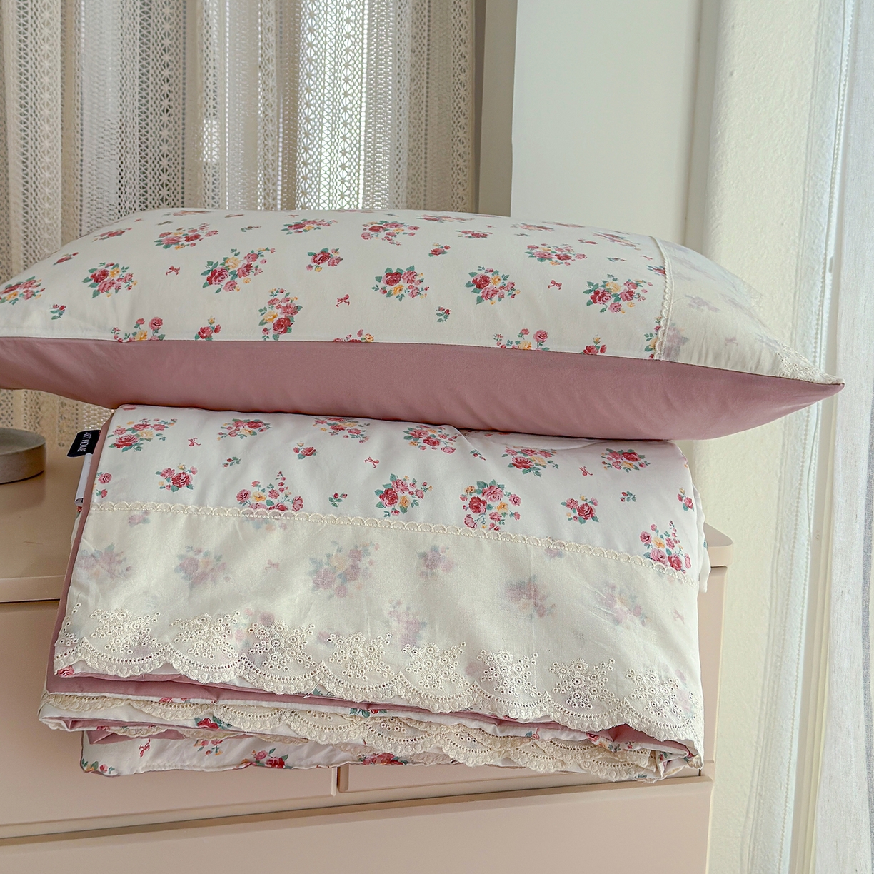 91家纺网 家纺一手货源 找家纺 竹合家纺 2026春夏新款古法水洗仿棉云感棉夏被四件套全棉花边印花夏凉被空调被 棠梨