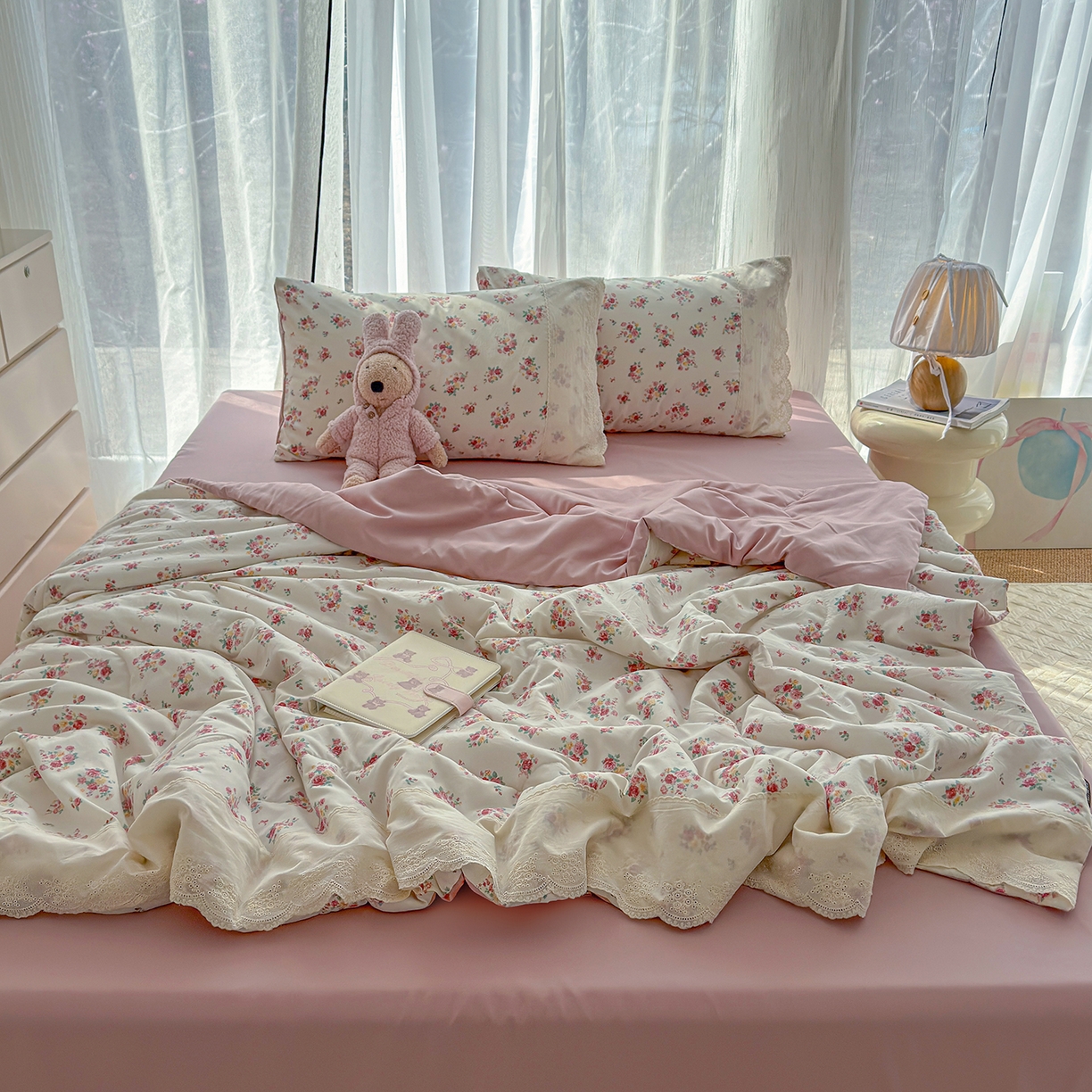 91家纺网 家纺一手货源 找家纺 竹合家纺 2026春夏新款古法水洗仿棉云感棉夏被四件套全棉花边印花夏凉被空调被 棠梨