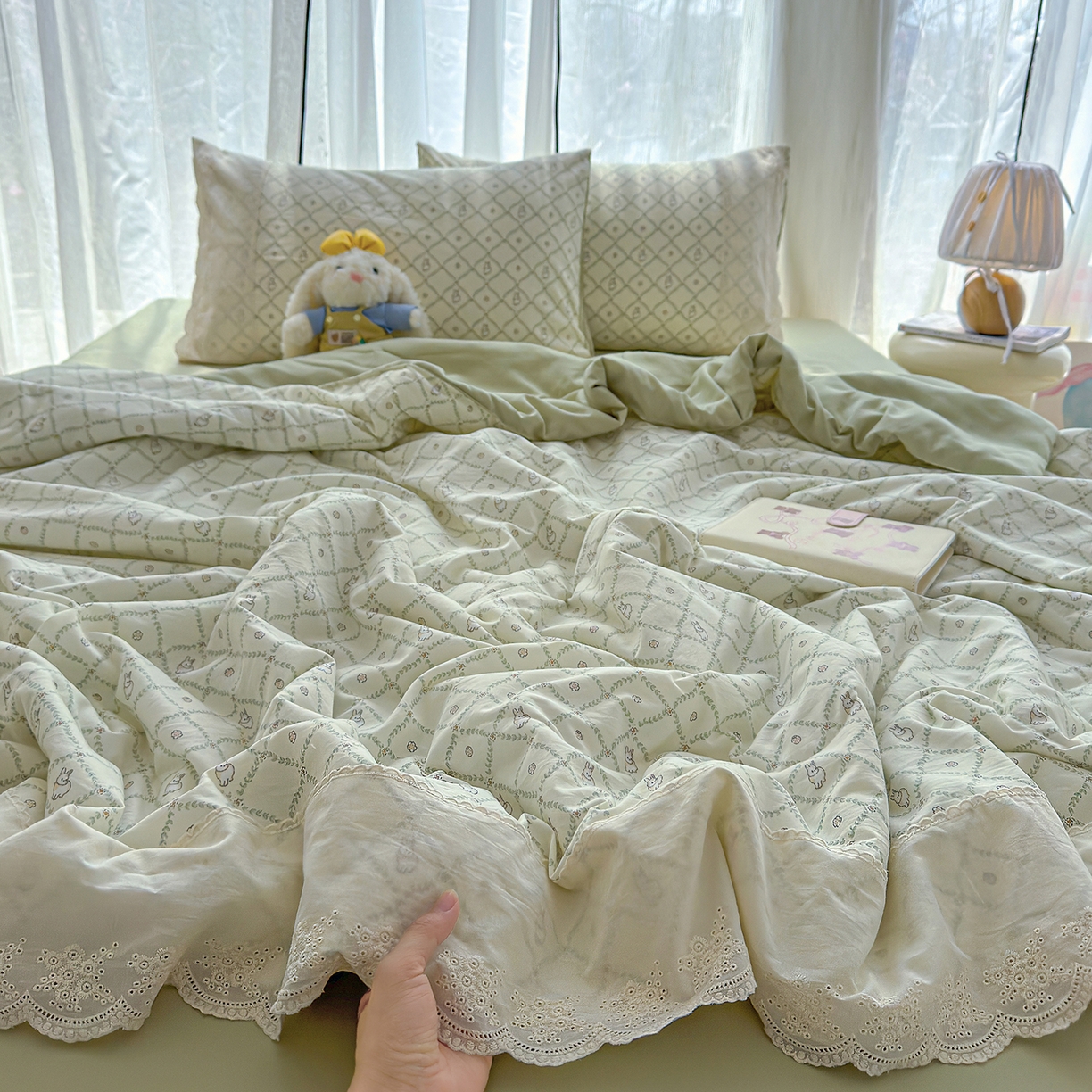 91家纺网 家纺一手货源 找家纺 竹合家纺 2026春夏新款古法水洗仿棉云感棉夏被四件套全棉花边印花夏凉被空调被 兔朵朵