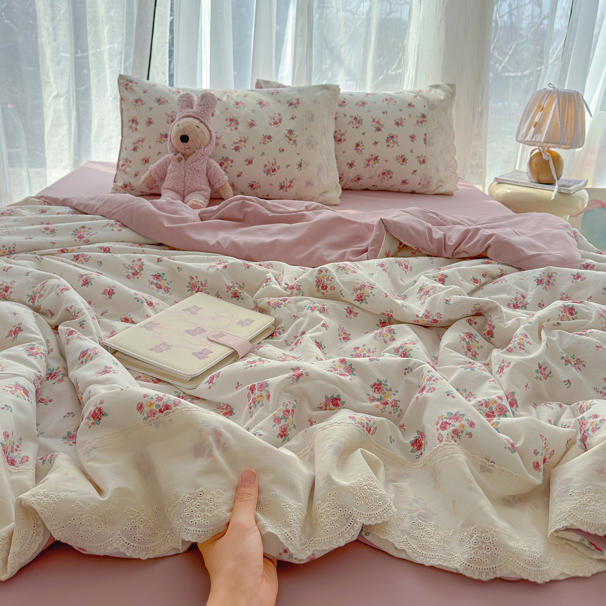 91家纺网 家纺一手货源 找家纺 竹合家纺 2026春夏新款古法水洗仿棉云感棉夏被四件套全棉花边印花夏凉被空调被 棠梨