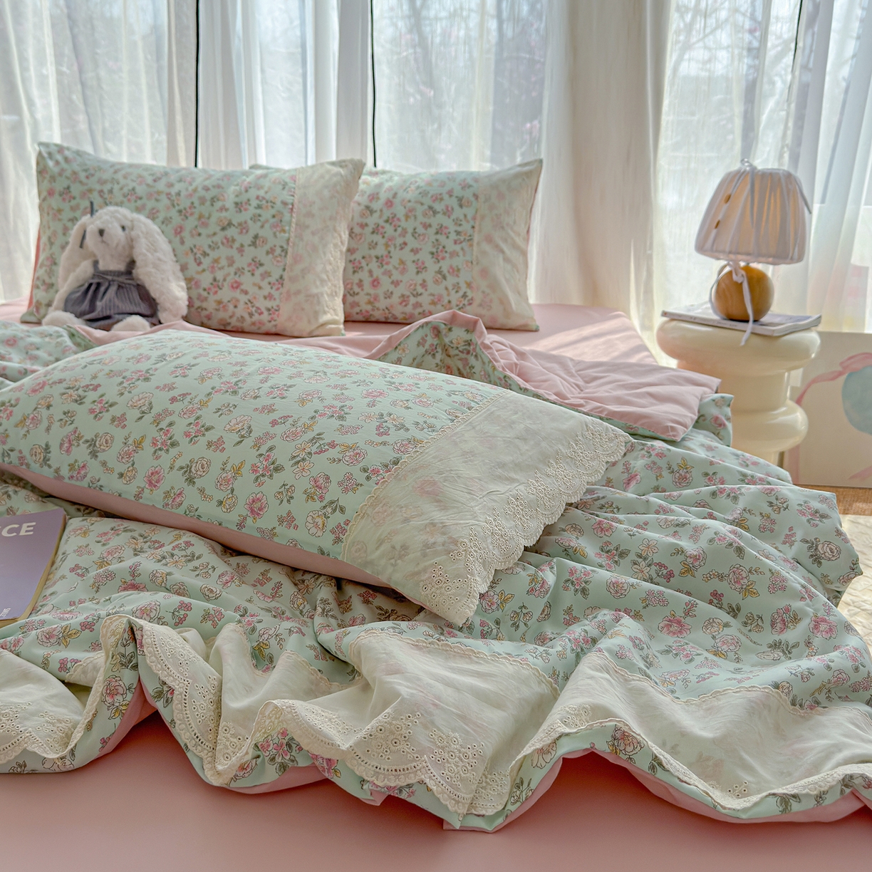 91家纺网 家纺一手货源 找家纺 竹合家纺 2026春夏新款古法水洗仿棉云感棉夏被四件套全棉花边印花夏凉被空调被 花畔