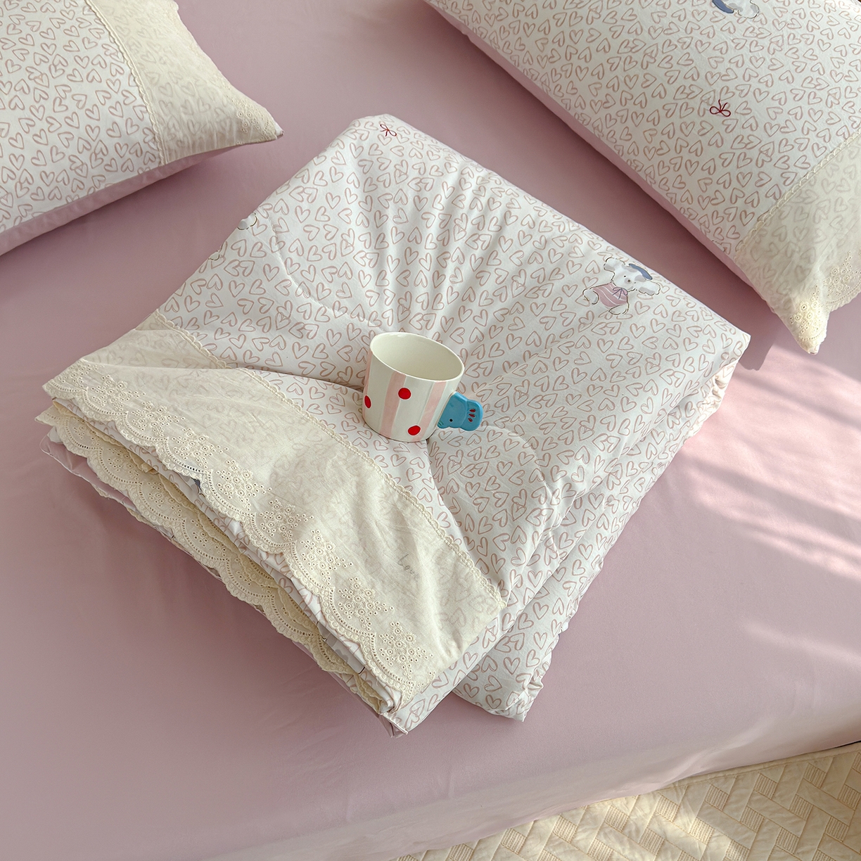 91家纺网 家纺一手货源 找家纺 竹合家纺 2026春夏新款古法水洗仿棉云感棉夏被四件套全棉花边印花夏凉被空调被 甜梦小狗