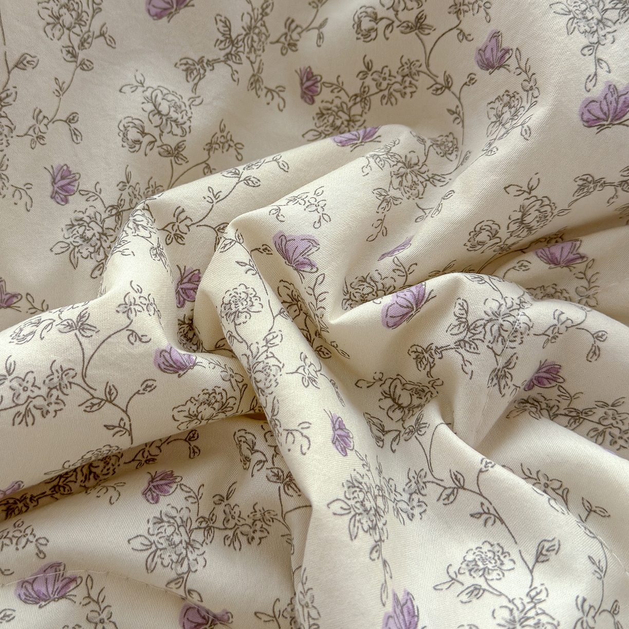 91家纺网 家纺一手货源 找家纺 竹合家纺 2026春夏新款古法水洗仿棉云感棉夏被四件套全棉花边印花夏凉被空调被 紫蝶