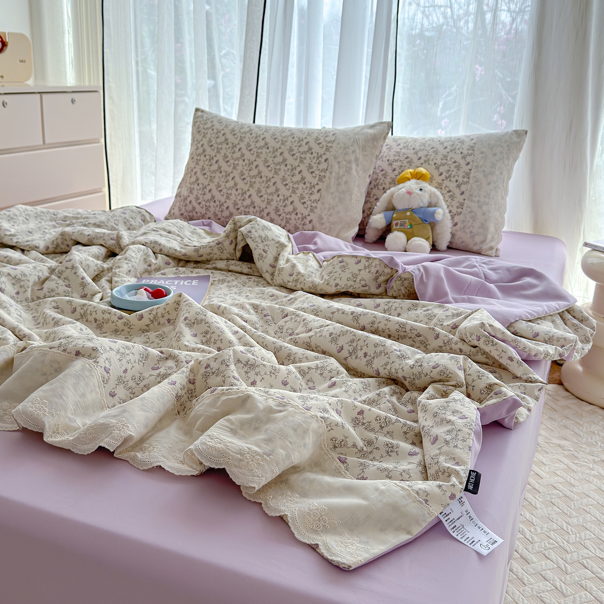 91家纺网 家纺一手货源 找家纺 竹合家纺 2026春夏新款古法水洗仿棉云感棉夏被四件套全棉花边印花夏凉被空调被 紫蝶