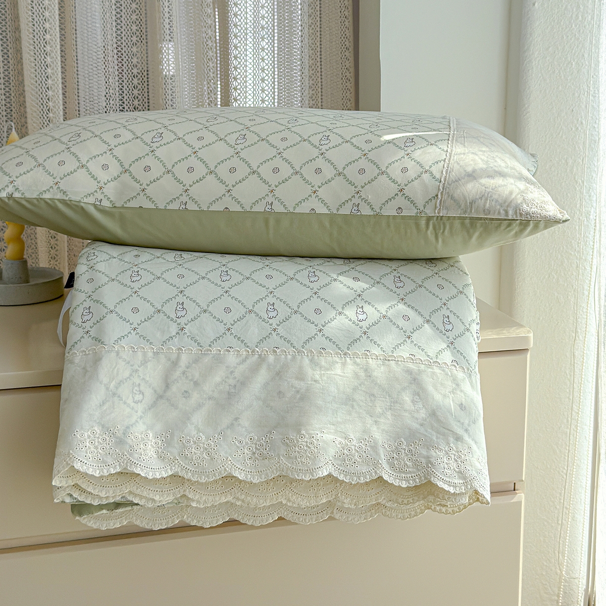 91家纺网 家纺一手货源 找家纺 竹合家纺 2026春夏新款古法水洗仿棉云感棉夏被四件套全棉花边印花夏凉被空调被 兔朵朵