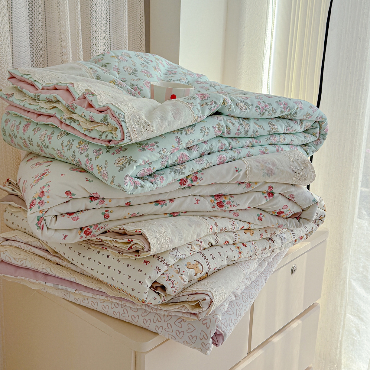 91家纺网 家纺一手货源 找家纺 竹合家纺 2026春夏新款古法水洗仿棉云感棉夏被四件套全棉花边印花夏凉被空调被 组合图