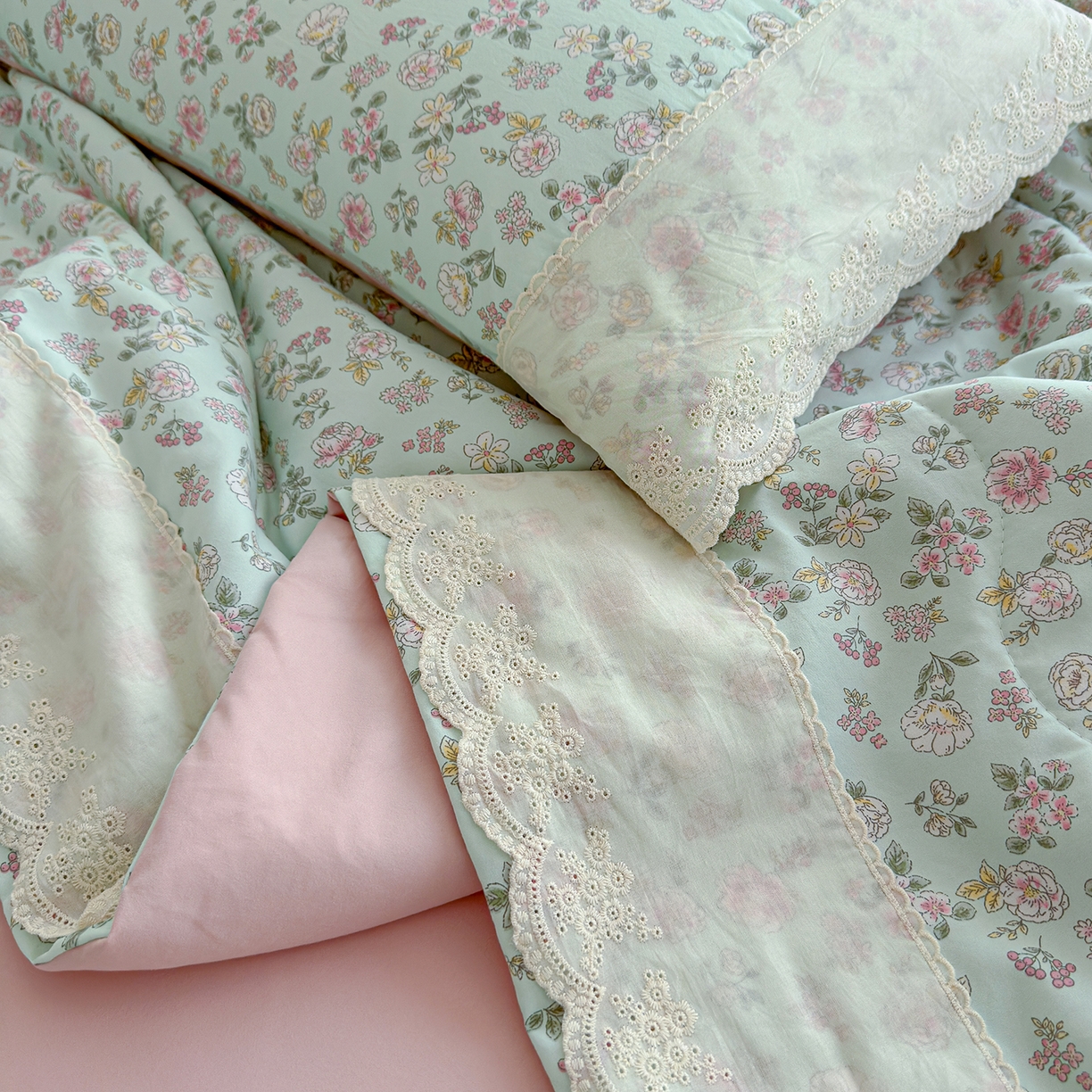 91家纺网 家纺一手货源 找家纺 竹合家纺 2026春夏新款古法水洗仿棉云感棉夏被四件套全棉花边印花夏凉被空调被 花畔