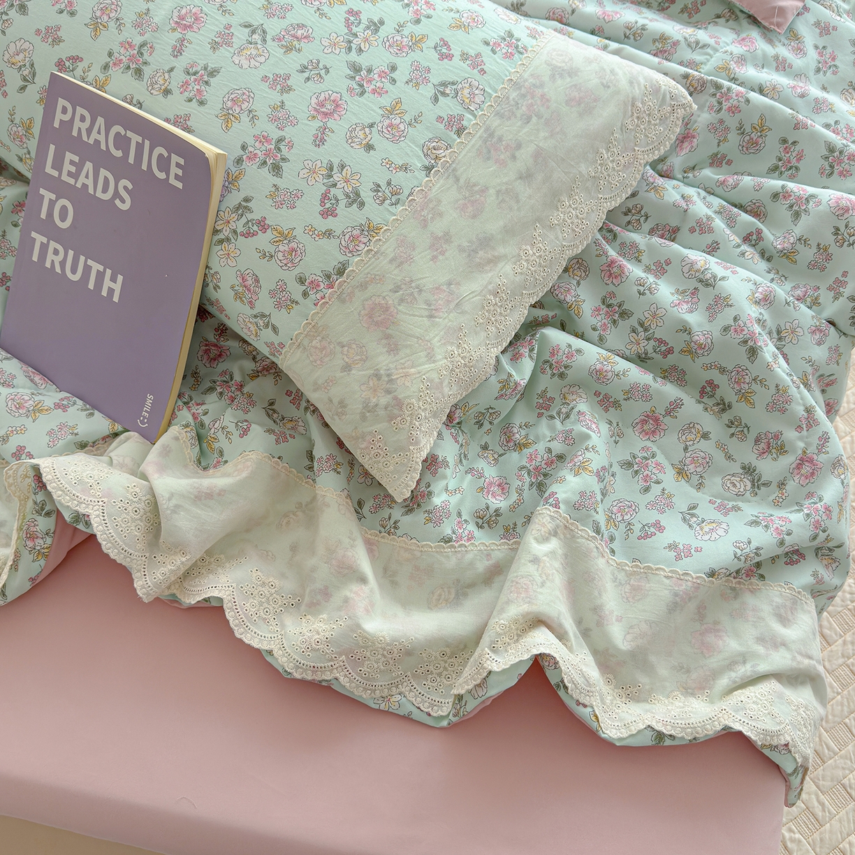 91家纺网 家纺一手货源 找家纺 竹合家纺 2026春夏新款古法水洗仿棉云感棉夏被四件套全棉花边印花夏凉被空调被 花畔