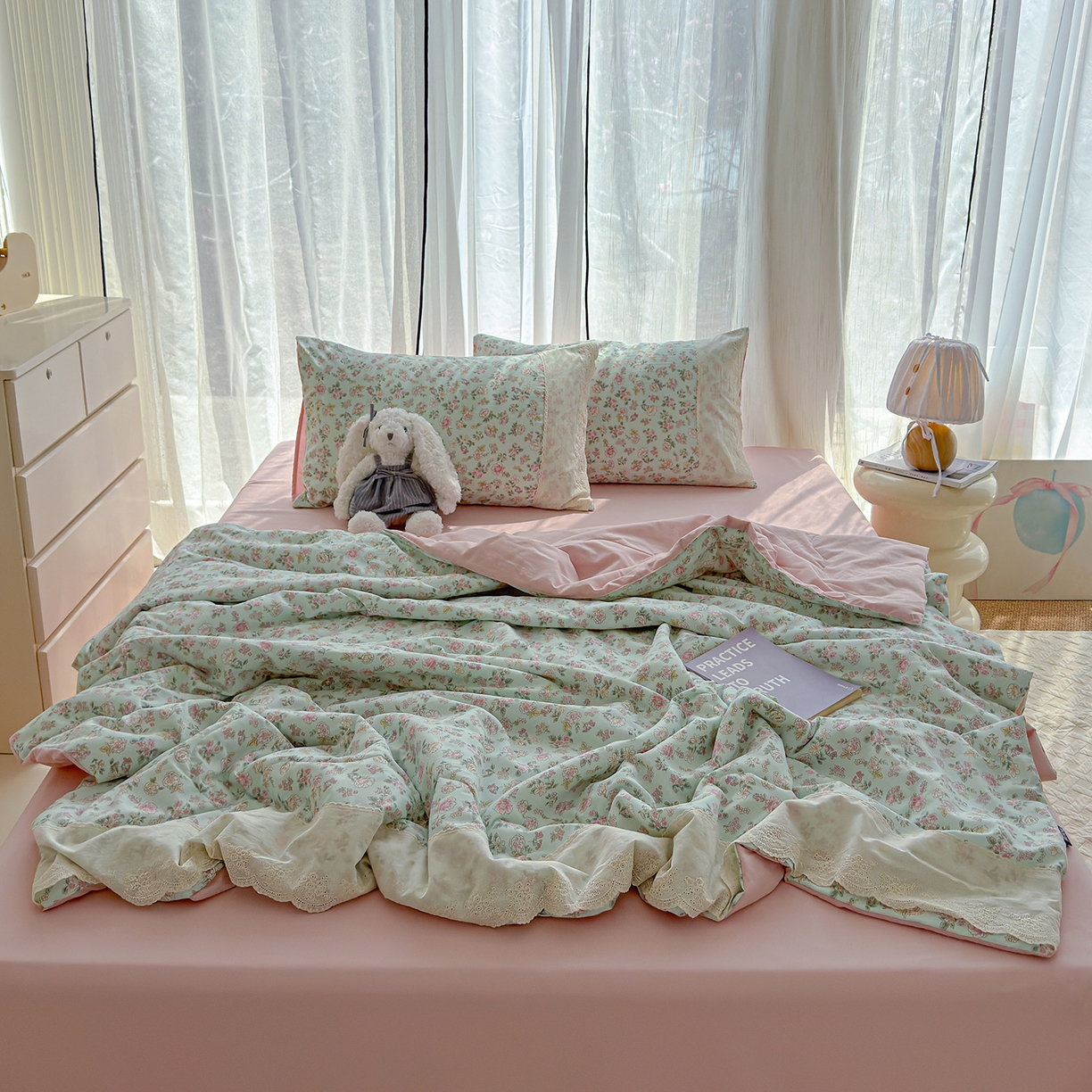 91家纺网 家纺一手货源 找家纺 竹合家纺 2026春夏新款古法水洗仿棉云感棉夏被四件套全棉花边印花夏凉被空调被 花畔