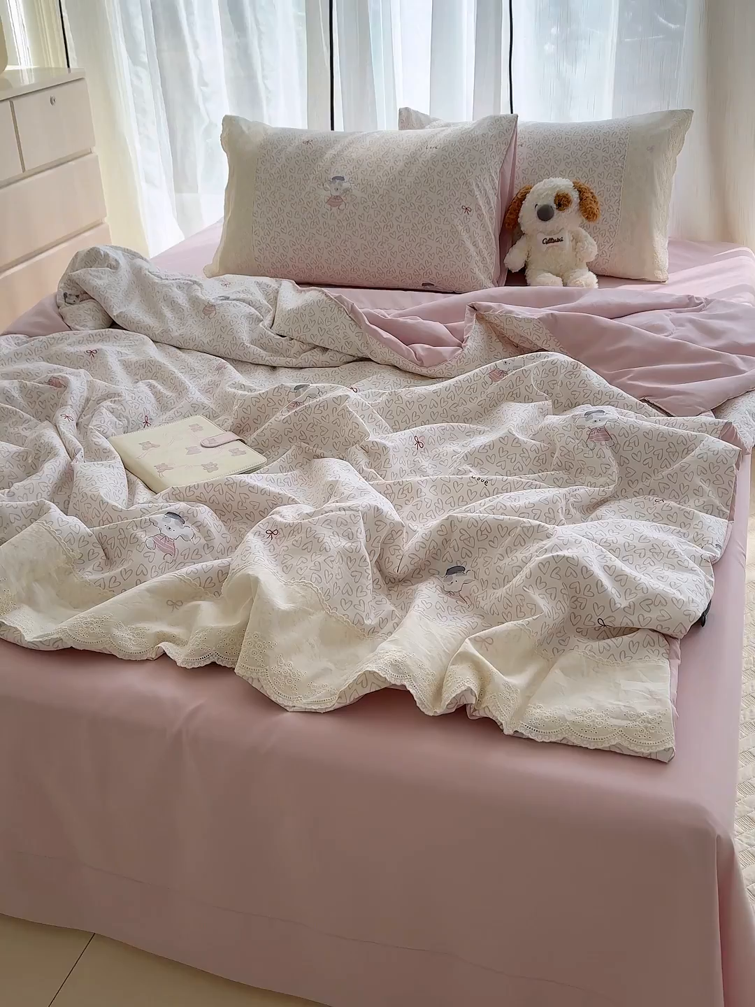 91家纺网 家纺一手货源 找家纺 竹合家纺 2026春夏新款古法水洗仿棉云感棉夏被四件套全棉花边印花夏凉被空调被 甜梦小狗