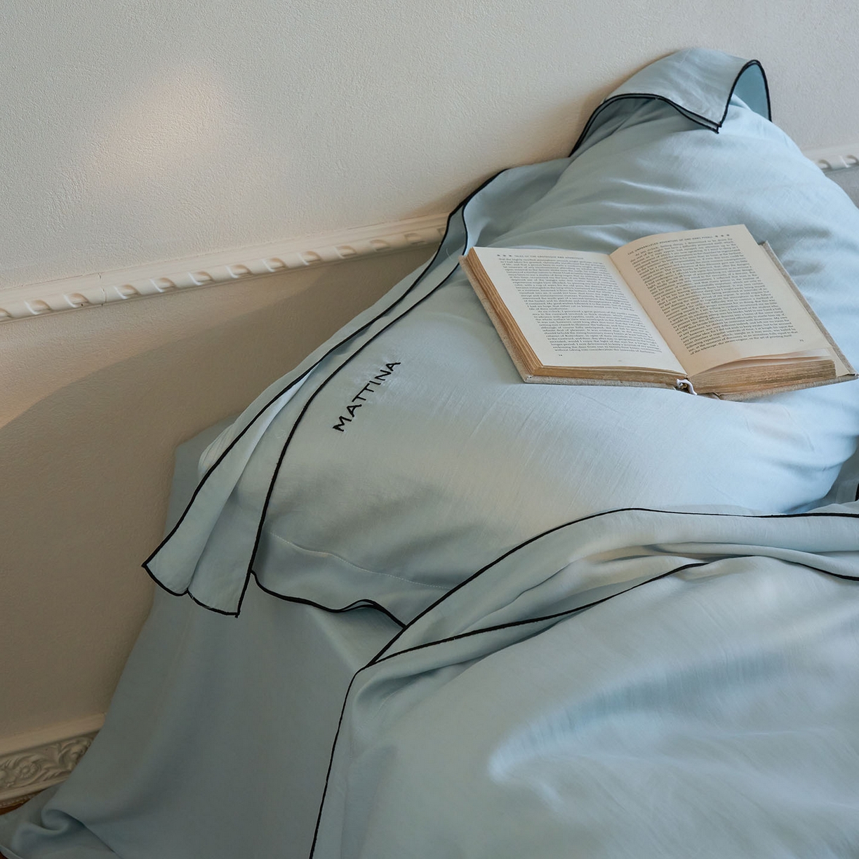 91家纺网 家纺一手货源 找家纺 时亿家居 2026新款砂洗水洗兰精天丝四件套-奶芙系列 奶芙-晴山蓝