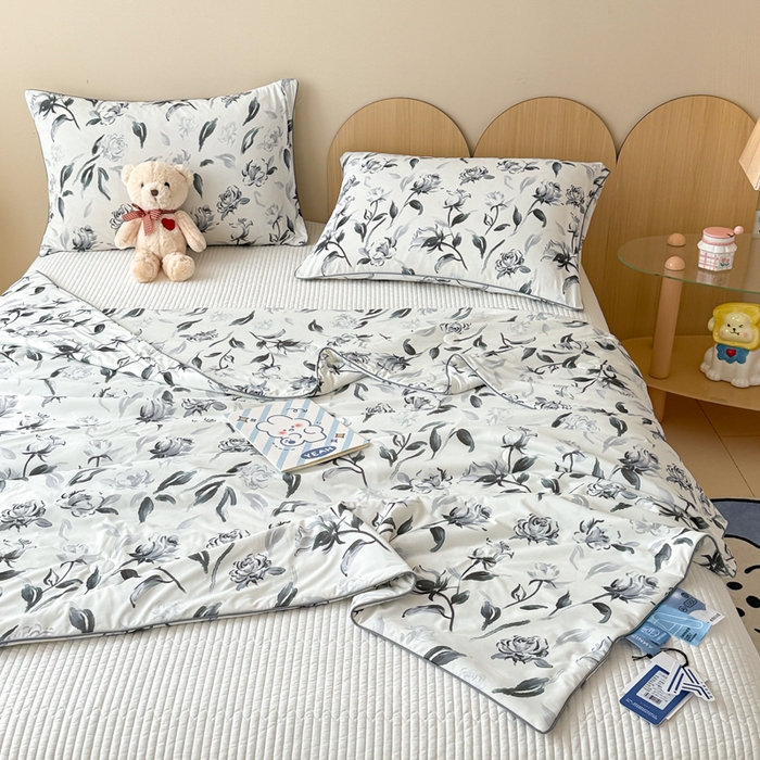 91家纺网 家纺一手货源 找家纺 CINNY馨宜 2026新款小冰皮氨纶凉感夏被空调被 花间旧事