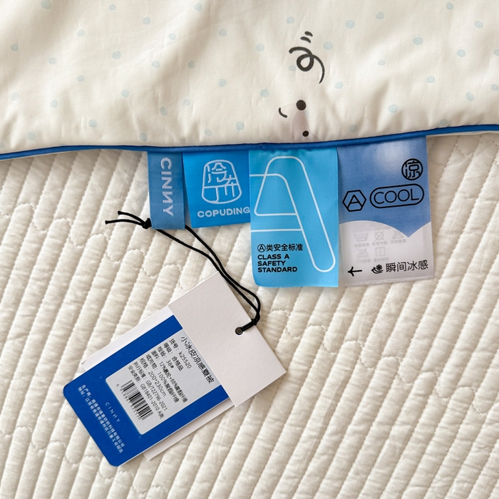 91家纺网 家纺一手货源 找家纺 CINNY馨宜 2026新款小冰皮氨纶凉感夏被空调被 绅士狗