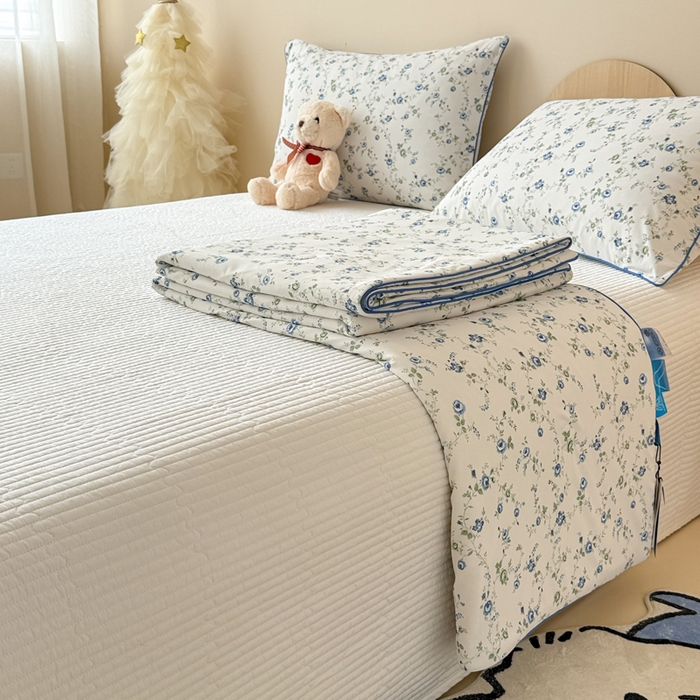 91家纺网 家纺一手货源 找家纺 CINNY馨宜 2026新款小冰皮氨纶凉感夏被空调被 茉野微澜